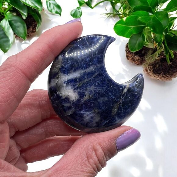 Sodalite Crystal Moon Carving‎ (#12) - Picture 2 of 9